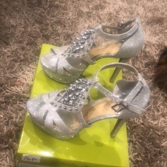 GIANNI BINI Heels. Size 6. Silver and glitter . - Picture 8 of 12